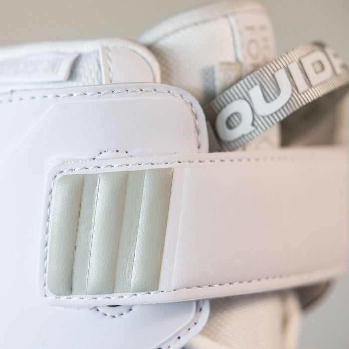 Liquid Force 2027 Hook 6X Wakeboard Binding - White