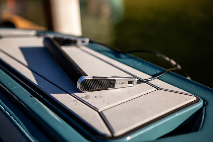 Ronix 2026 One Combo - Hide Grip 1.25 in. Dia. w/80 ft. 5-Sect. R8 Rope - Chrome / Black